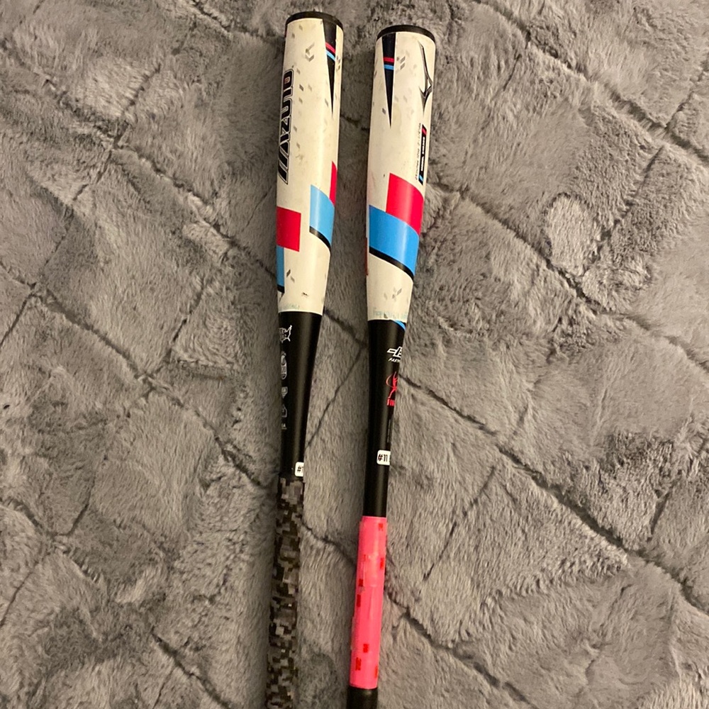 2 mizuno Jennie finch bats good condition little wear